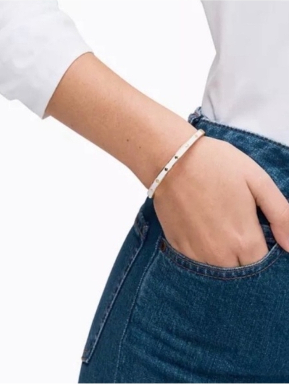 🤍▪️kate spade ▪️White and Gold Spot The Spade Enamel Hinge Bracelet - Picture 4 of 4